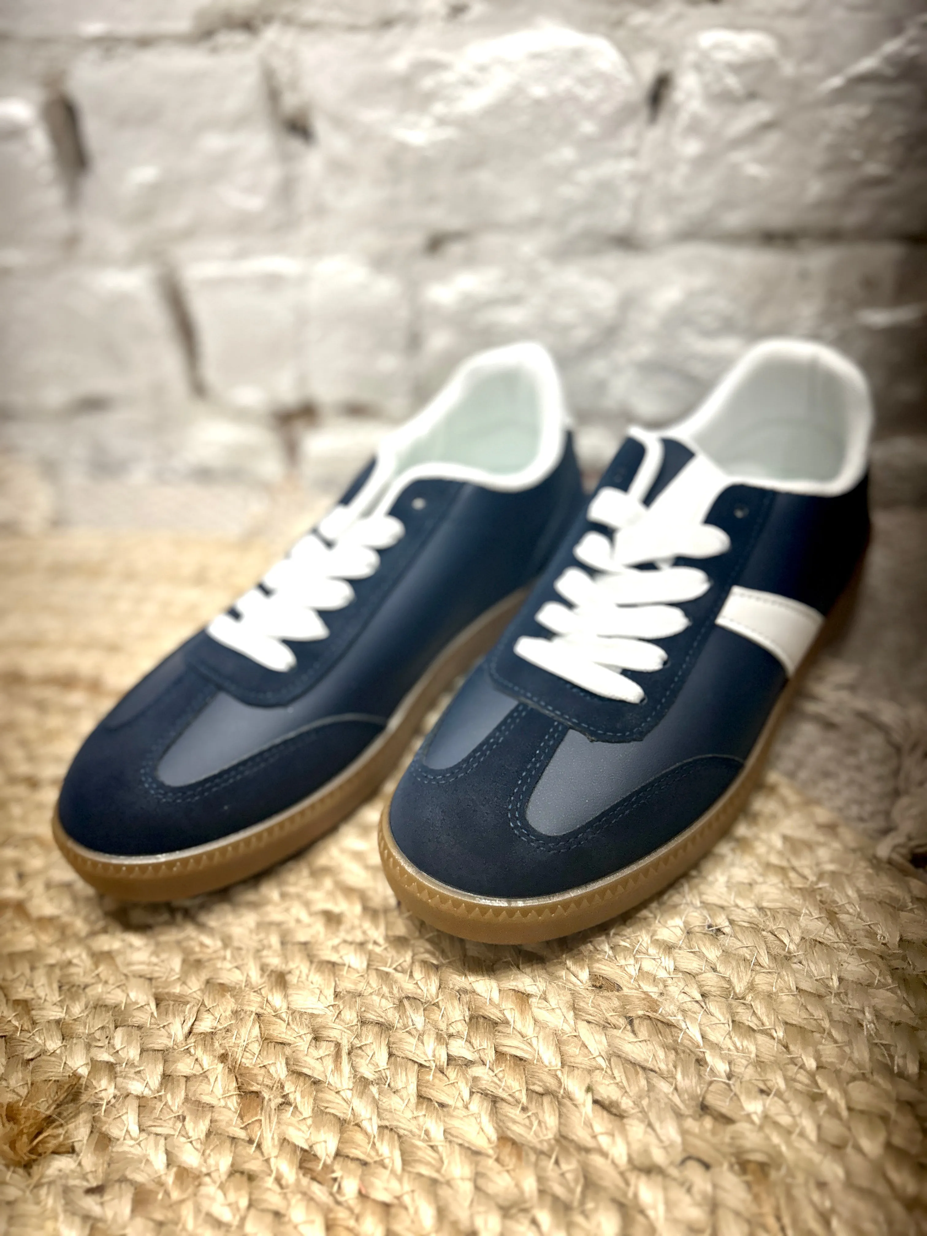 The Metro Glide Faux Suede lace up Pumps Trainers in Blue