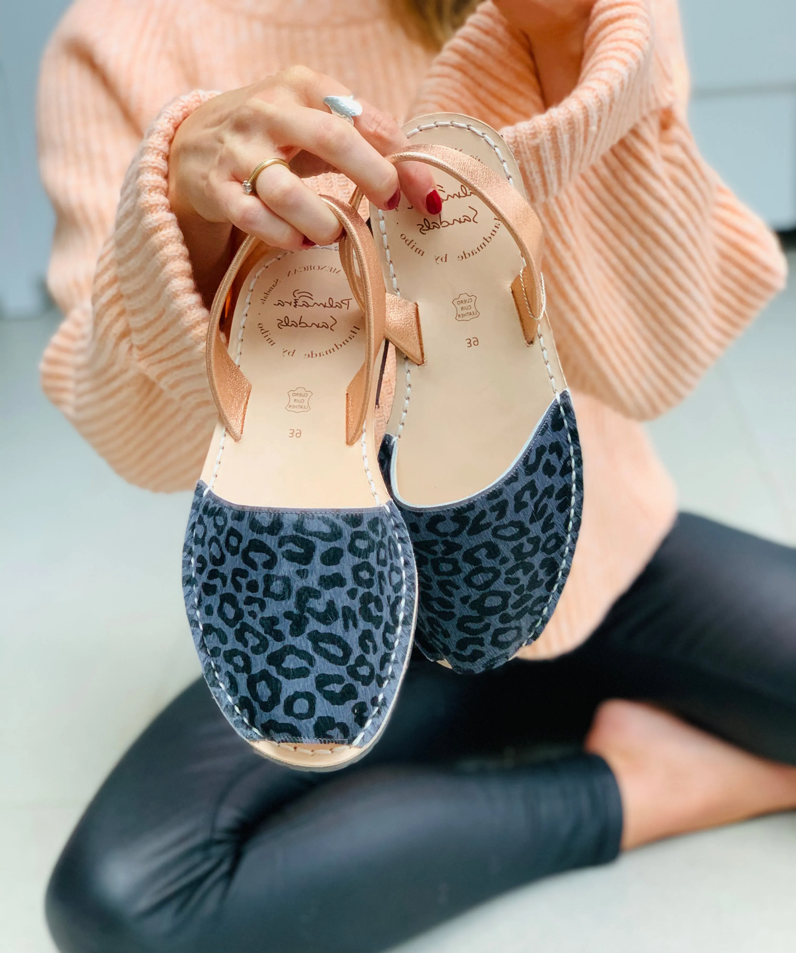 Zena Grey Leopard Avarcas